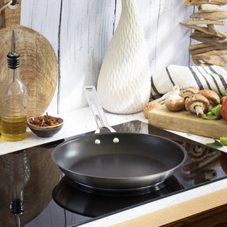 2 non - stick Frying pans Set - Flatiron - Home